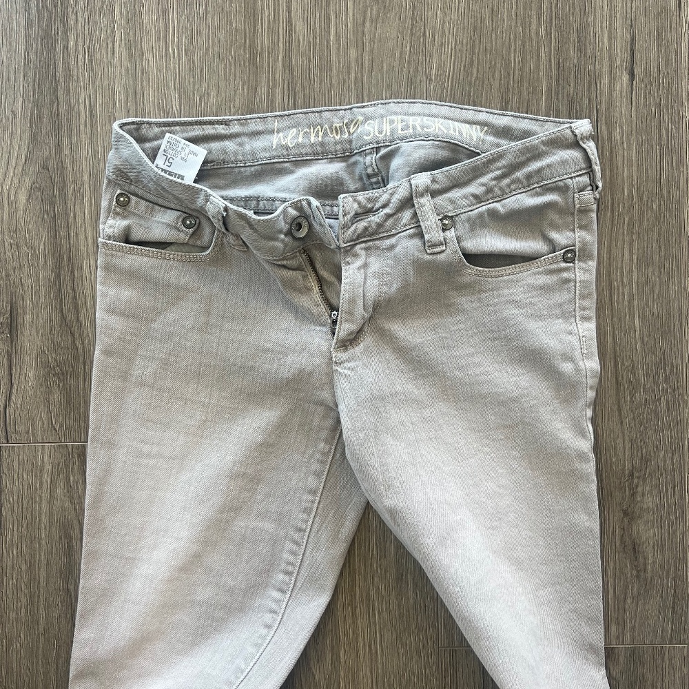 Bullhead - Low-Rise Light Gray Jeans - Size 5L
